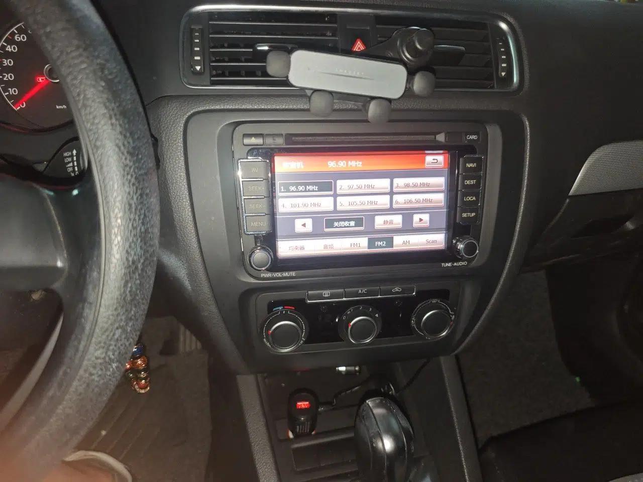 Volkswagen Sagitar 2014 1.6L Automatic Comfort Model — миниатюра 13