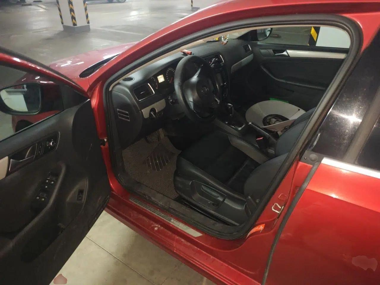 Volkswagen Sagitar 2014 1.6L Automatic Comfort Model — миниатюра 16