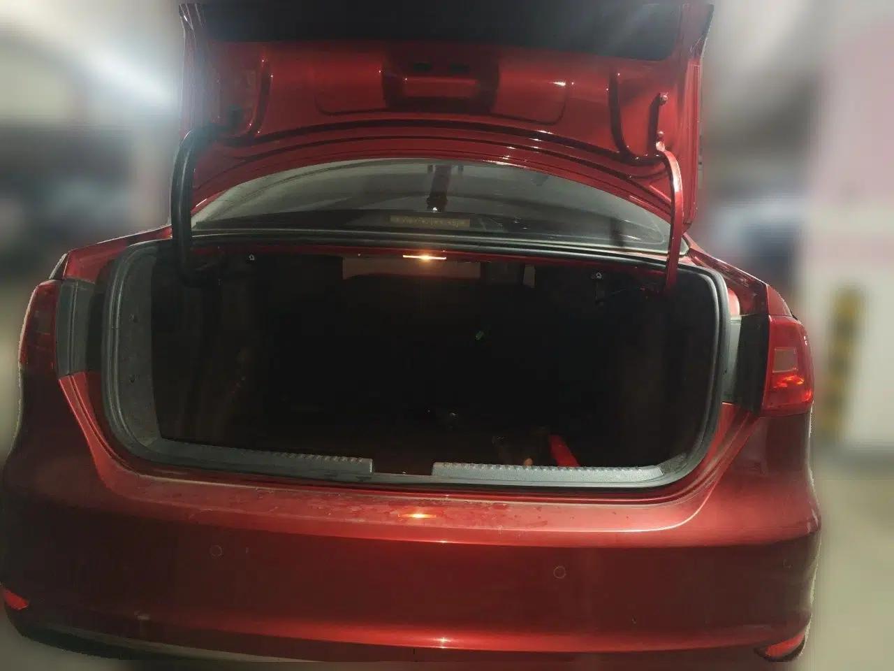 Volkswagen Sagitar 2014 1.6L Automatic Comfort Model — миниатюра 19