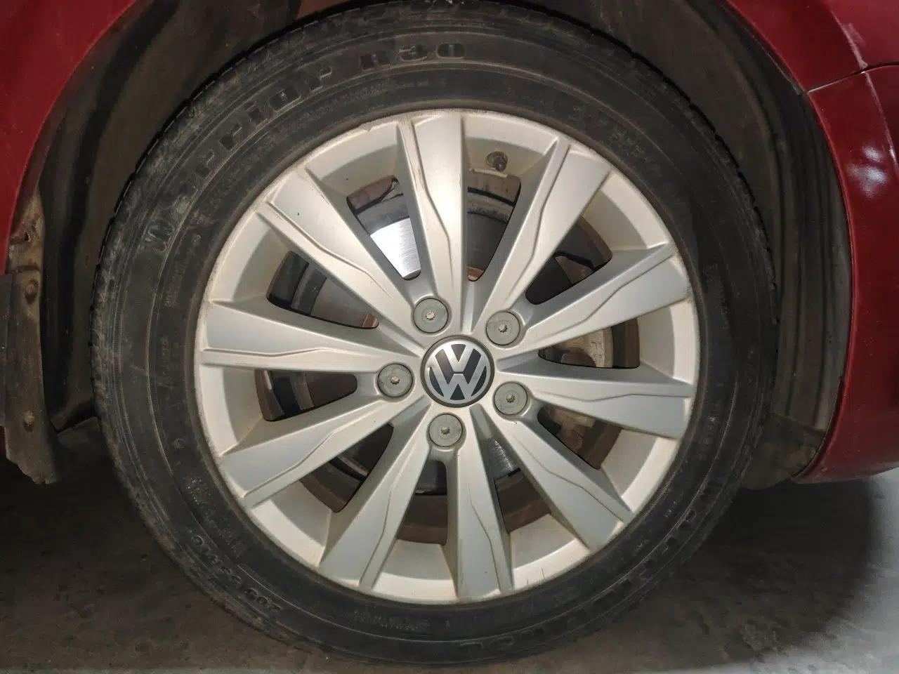 Volkswagen Sagitar 2014 1.6L Automatic Comfort Model — миниатюра 8