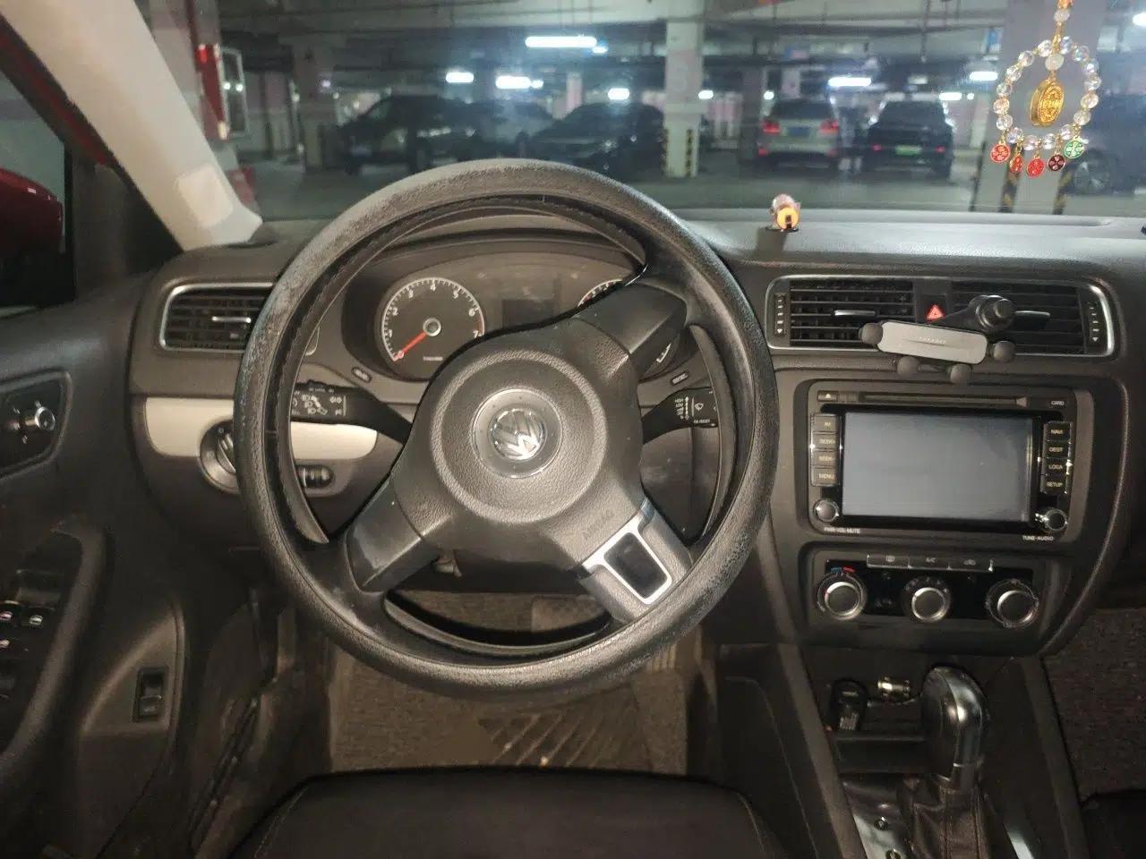 Volkswagen Sagitar 2014 1.6L Automatic Comfort Model — миниатюра 10