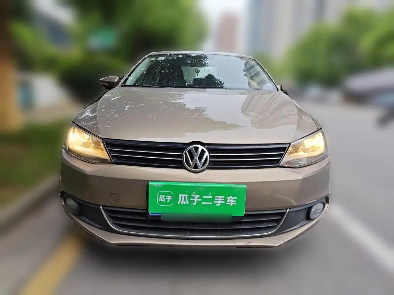 Volkswagen Sagitar 2014 Revised Version 1.6L Automatic Comfort Edition — миниатюра 2