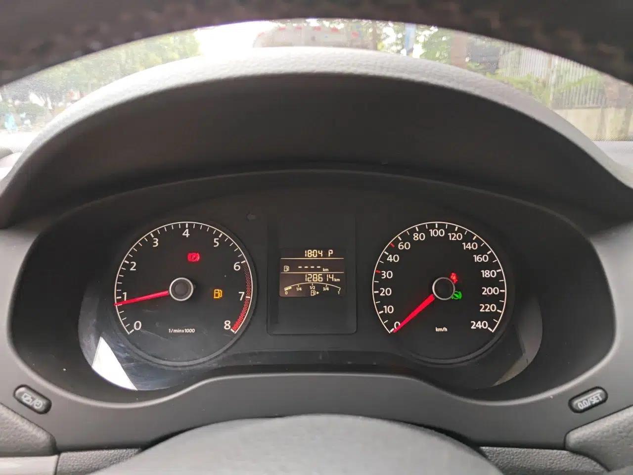 Volkswagen Sagitar 2014 Revised Version 1.6L Automatic Comfort Edition — миниатюра 11