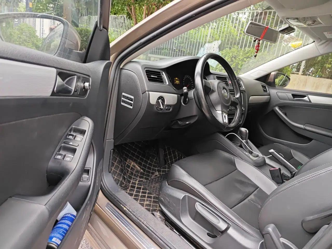 Volkswagen Sagitar 2014 Revised Version 1.6L Automatic Comfort Edition — миниатюра 16