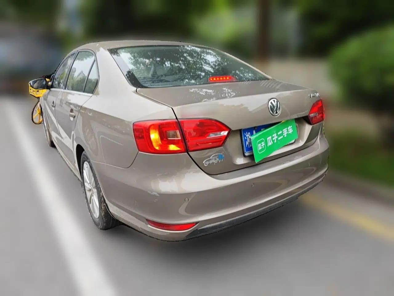 Volkswagen Sagitar 2014 Revised Version 1.6L Automatic Comfort Edition — миниатюра 4