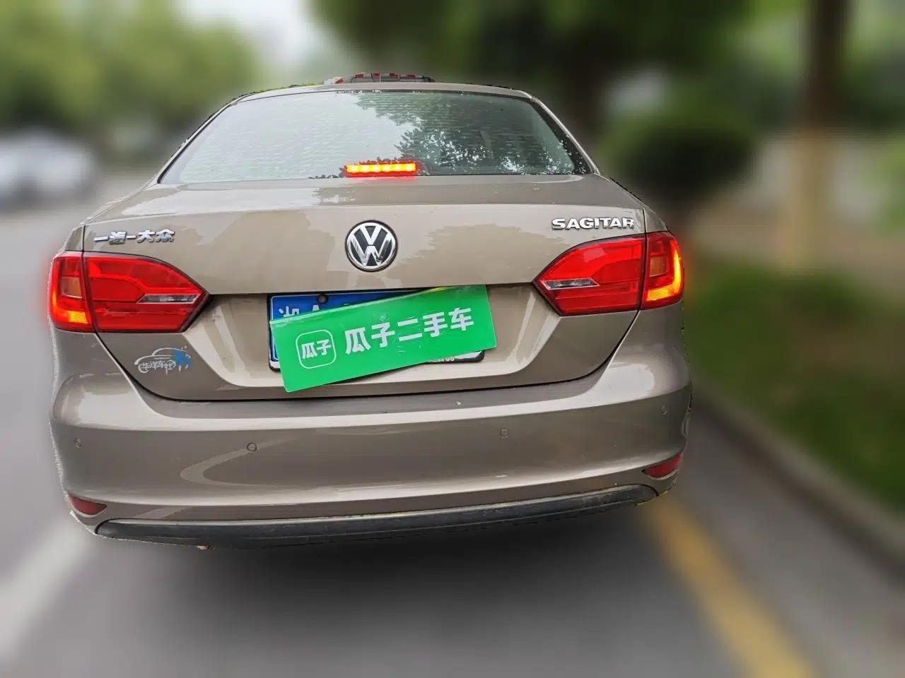 Volkswagen Sagitar 2014 Revised Version 1.6L Automatic Comfort Edition — миниатюра 5