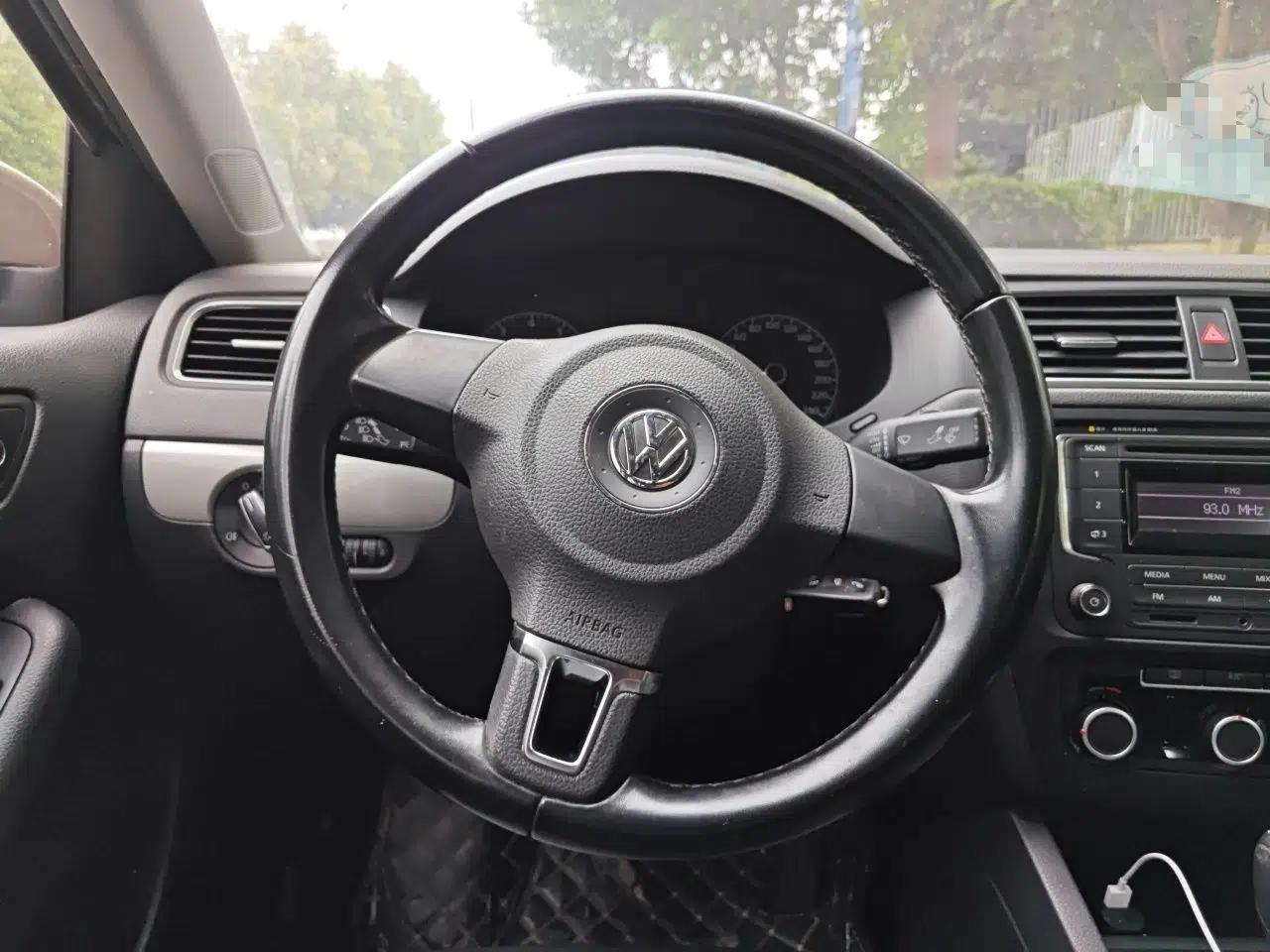 Volkswagen Sagitar 2014 Revised Version 1.6L Automatic Comfort Edition — миниатюра 10