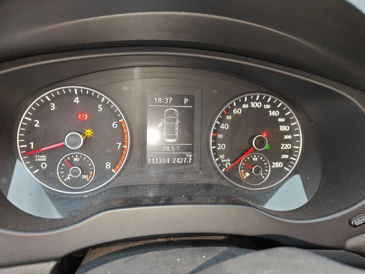 Volkswagen Sagitar 2012 1.4TSI Automatic Luxury Edition — миниатюра 11