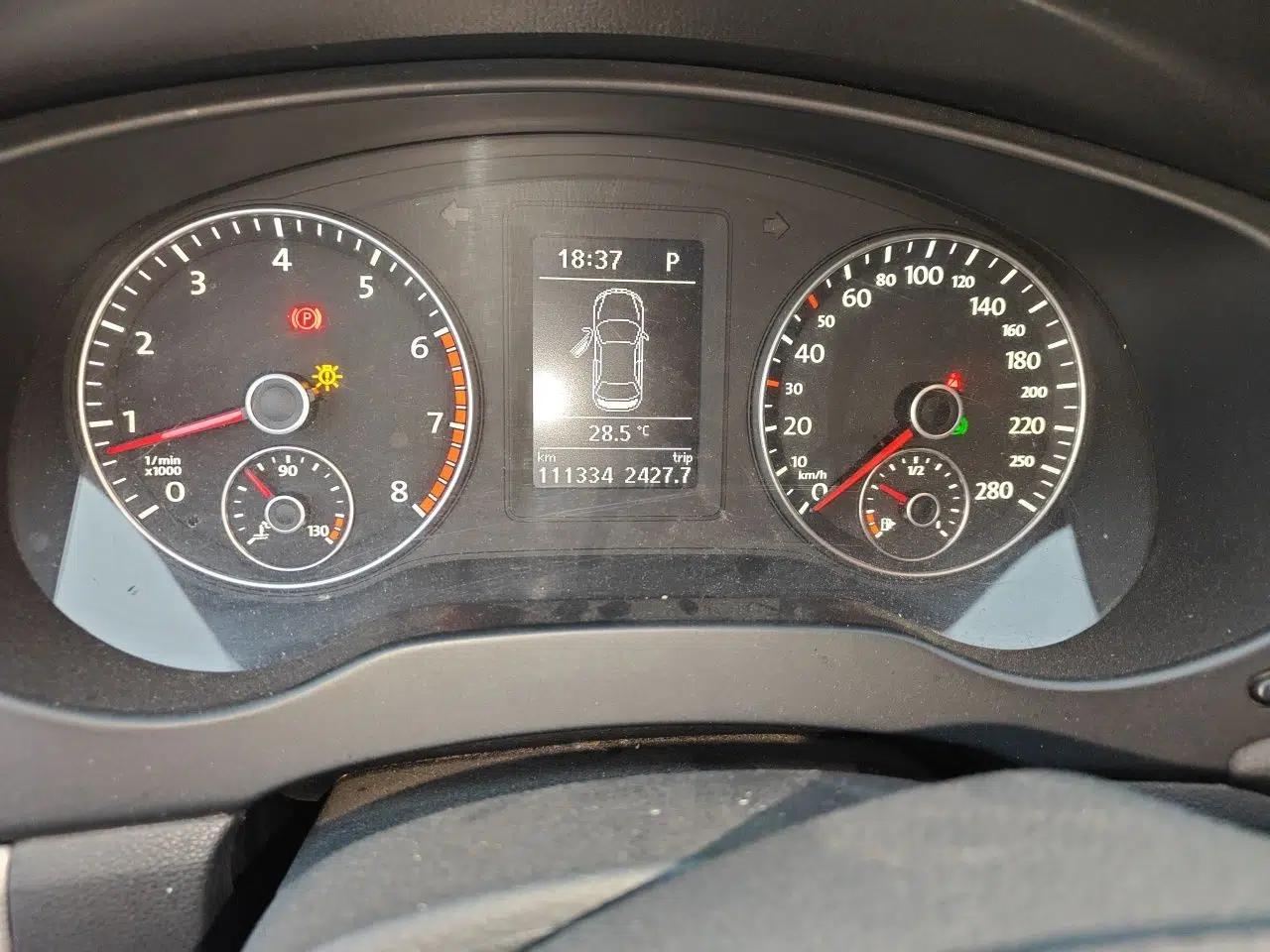 Volkswagen Sagitar 2012 1.4TSI Automatic Luxury Edition — миниатюра 12