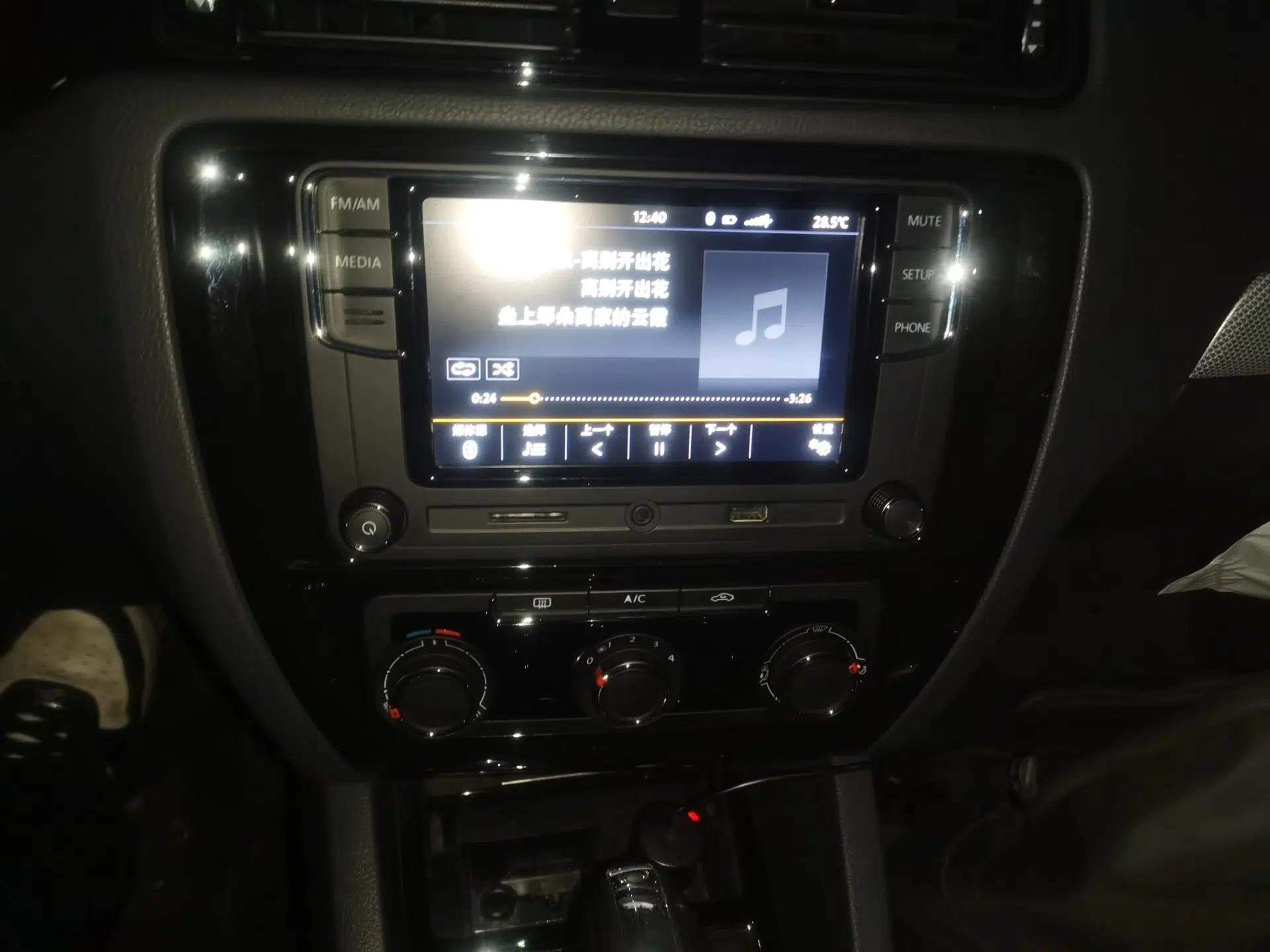 Volkswagen Sagitar 2017 1.6L Automatic Comfort Model — миниатюра 13