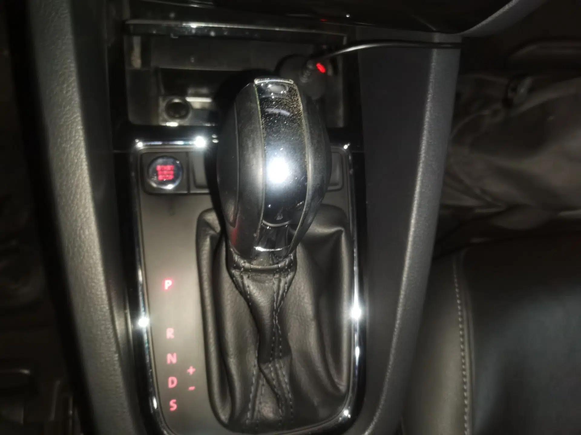Volkswagen Sagitar 2017 1.6L Automatic Comfort Model — миниатюра 14