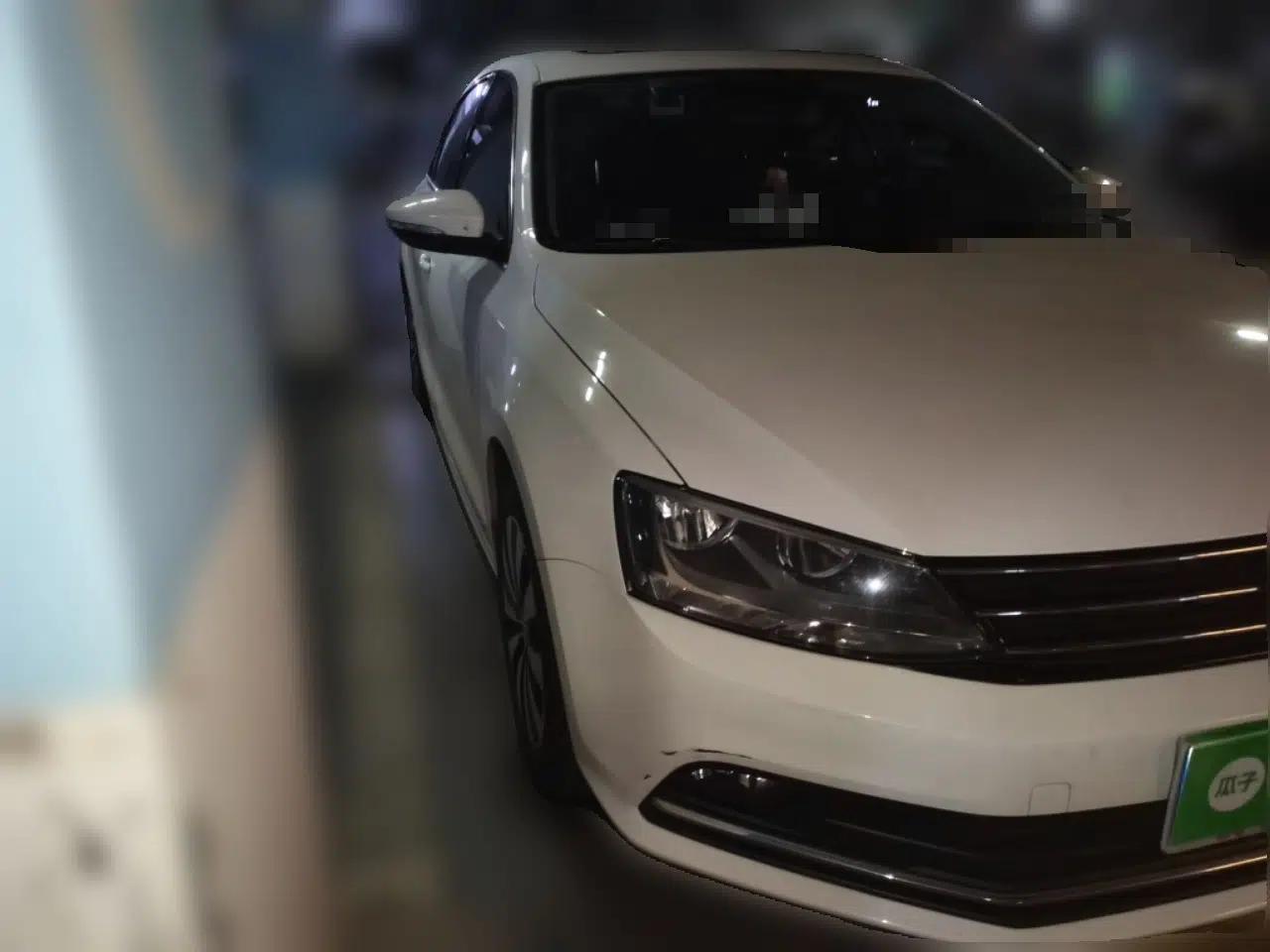 Volkswagen Sagitar 2017 1.6L Automatic Comfort Model — миниатюра 3