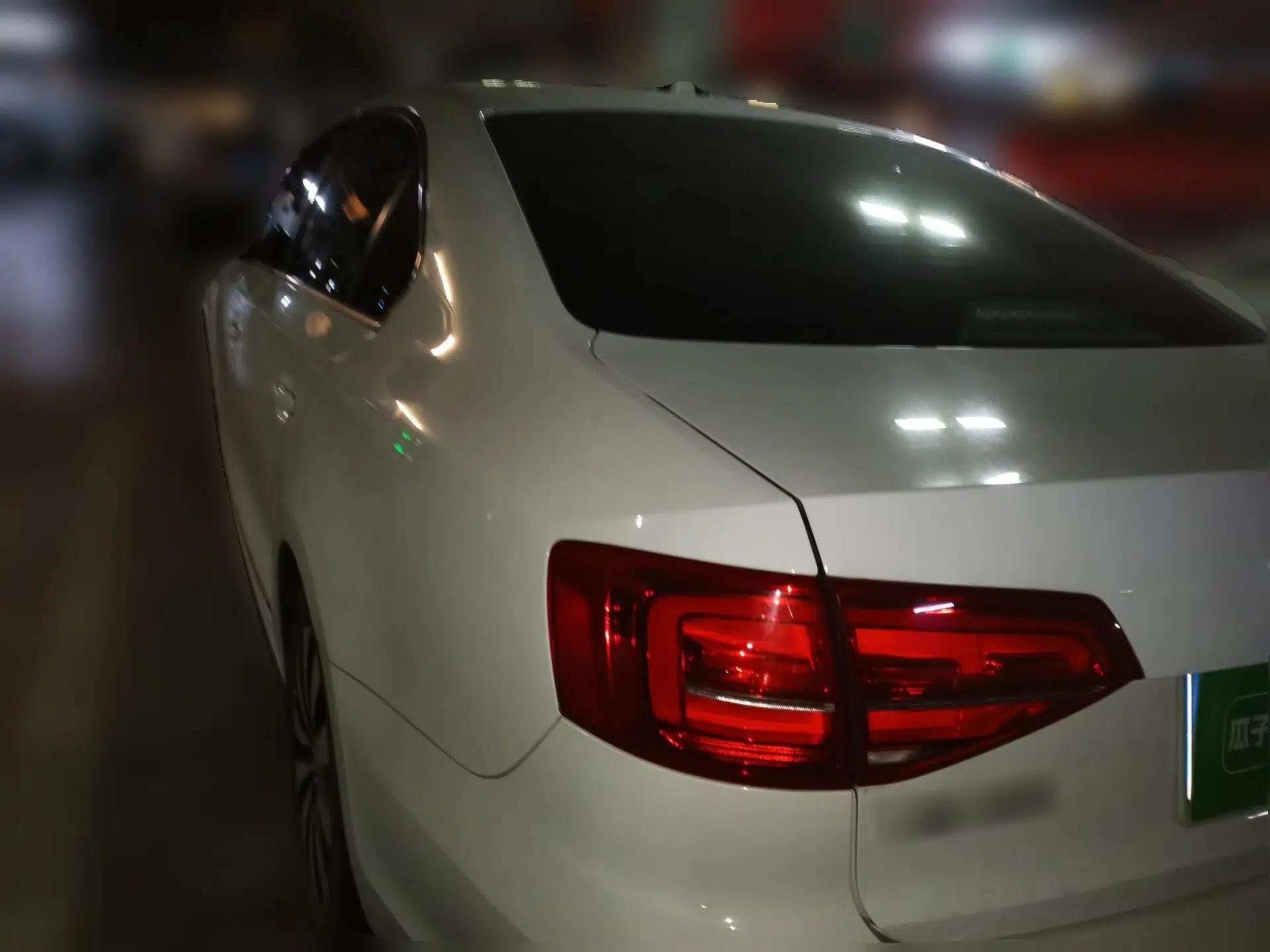 Volkswagen Sagitar 2017 1.6L Automatic Comfort Model — миниатюра 4
