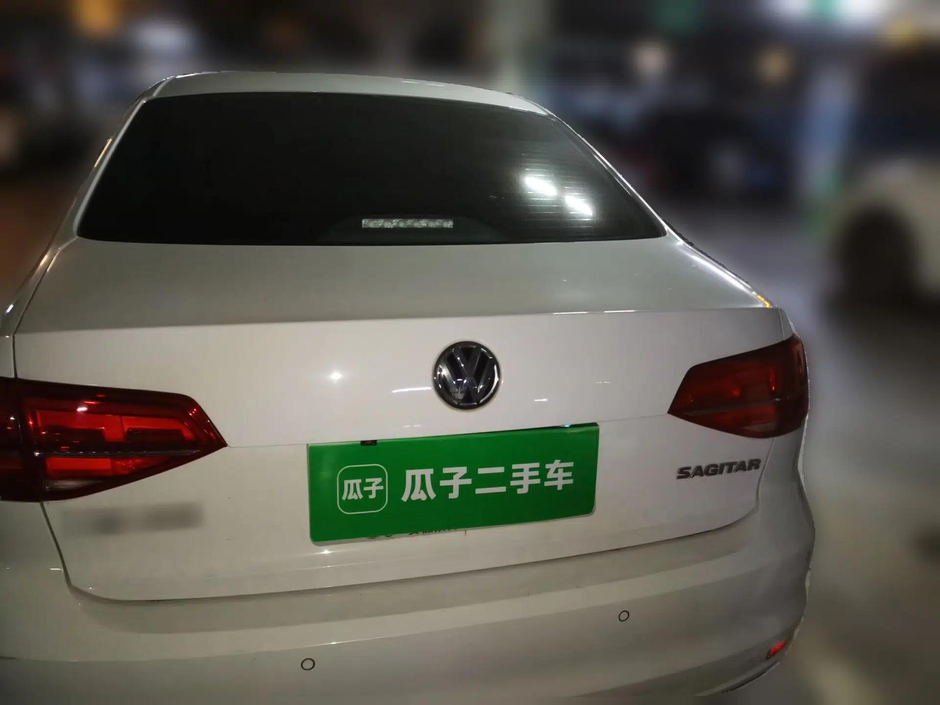 Volkswagen Sagitar 2017 1.6L Automatic Comfort Model — миниатюра 5