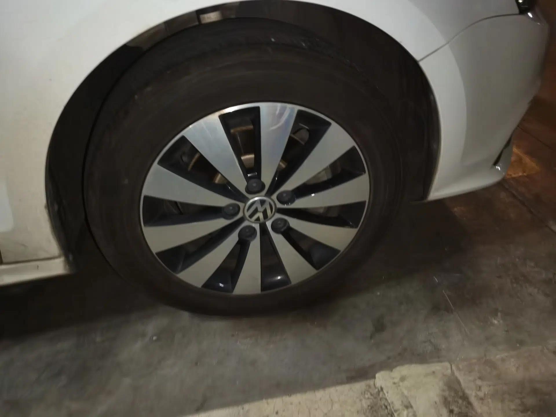 Volkswagen Sagitar 2017 1.6L Automatic Comfort Model — миниатюра 8