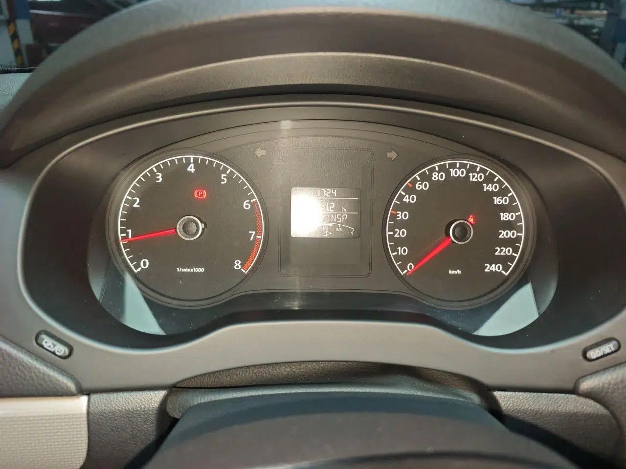 Volkswagen Sagitar 2014 Revised Version 1.6L Manual Leading Edition — миниатюра 11