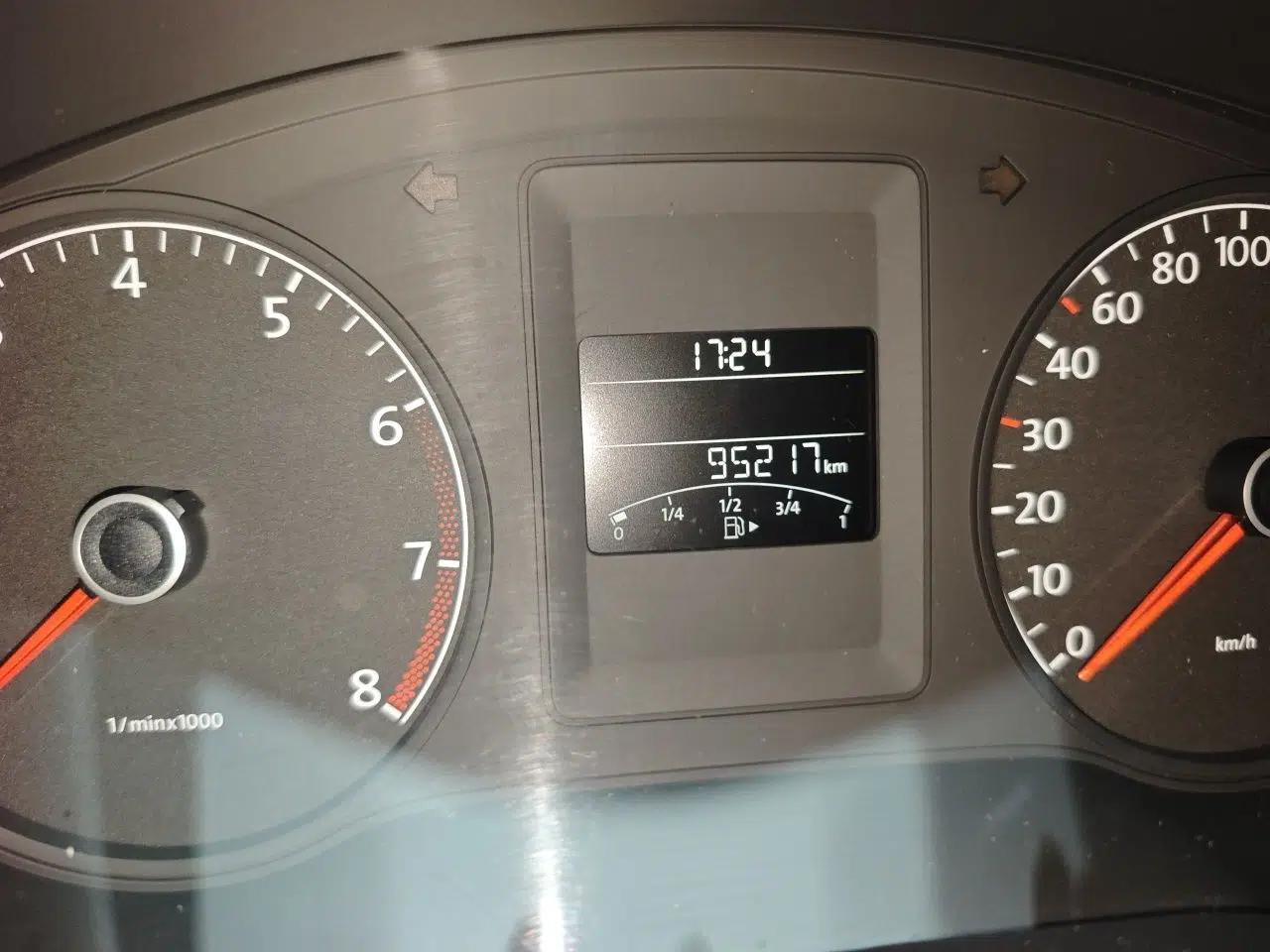 Volkswagen Sagitar 2014 Revised Version 1.6L Manual Leading Edition — миниатюра 12