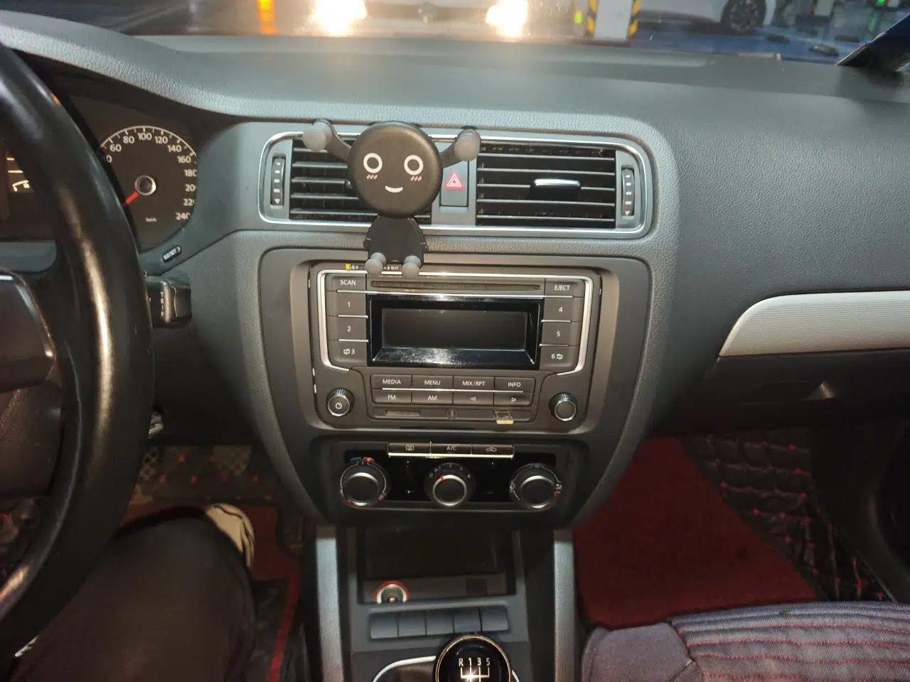 Volkswagen Sagitar 2014 Revised Version 1.6L Manual Leading Edition — миниатюра 13