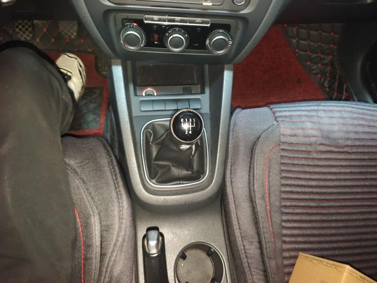 Volkswagen Sagitar 2014 Revised Version 1.6L Manual Leading Edition — миниатюра 14