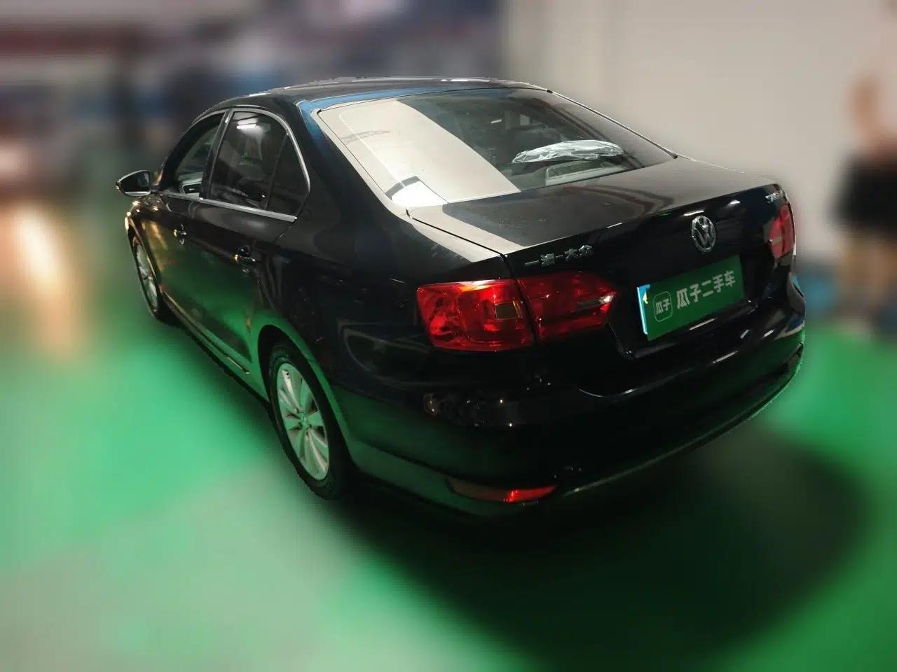 Volkswagen Sagitar 2014 Revised Version 1.6L Manual Leading Edition — миниатюра 4