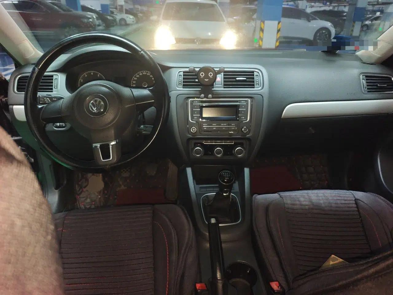 Volkswagen Sagitar 2014 Revised Version 1.6L Manual Leading Edition — миниатюра 9
