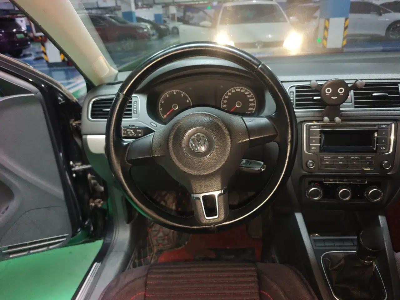 Volkswagen Sagitar 2014 Revised Version 1.6L Manual Leading Edition — миниатюра 10