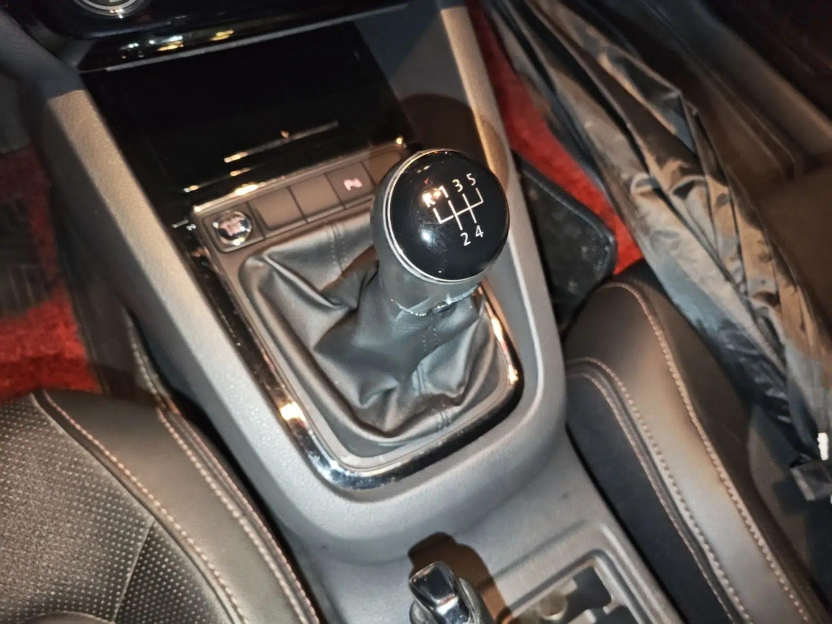 Volkswagen Sagitar 2015 230TSI Manual Luxury Edition — миниатюра 14