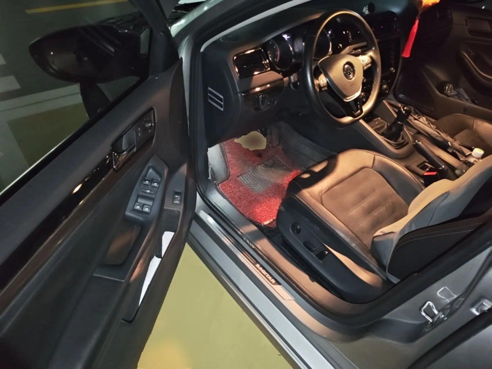 Volkswagen Sagitar 2015 230TSI Manual Luxury Edition — миниатюра 16