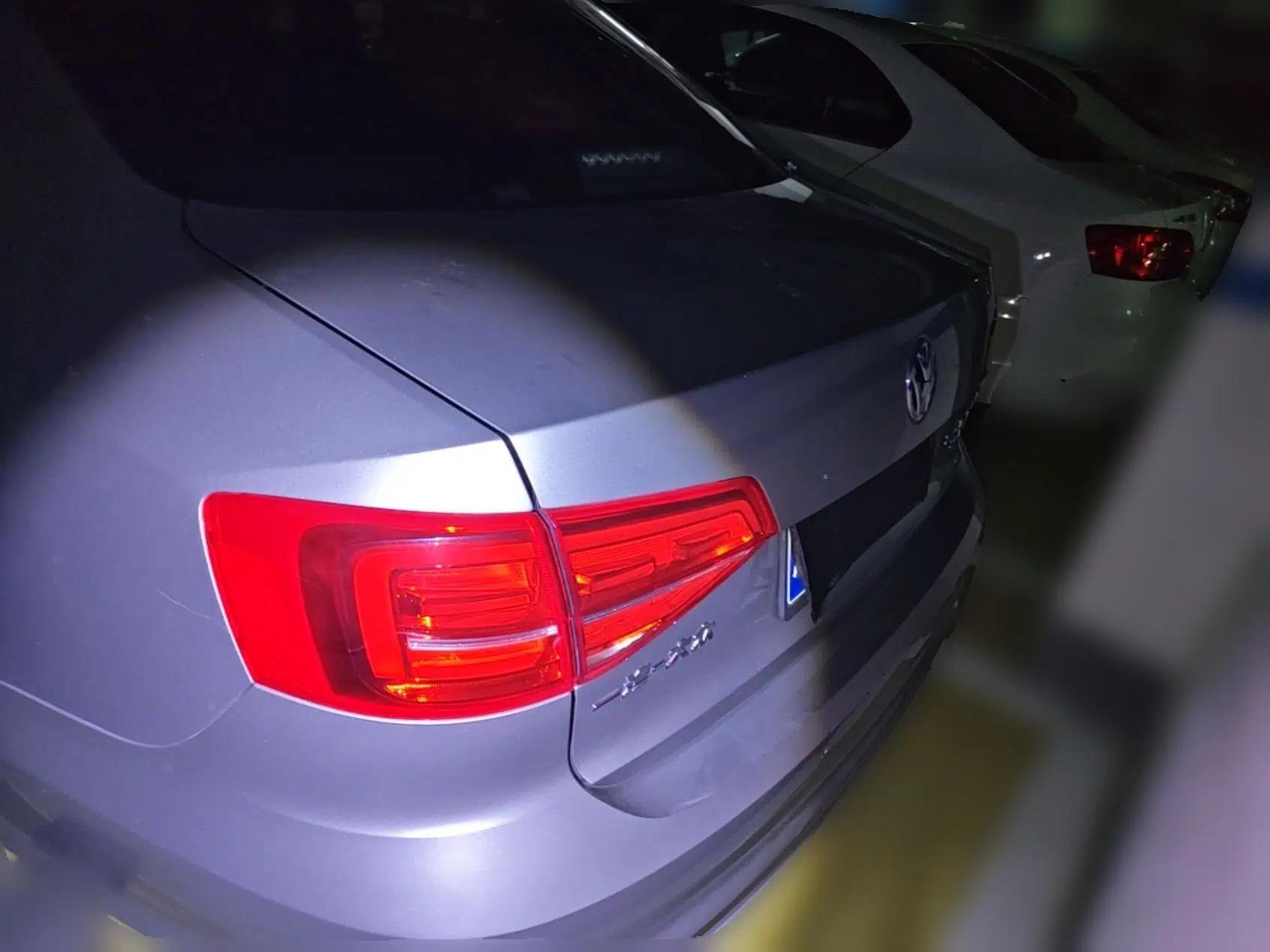 Volkswagen Sagitar 2015 230TSI Manual Luxury Edition — миниатюра 5