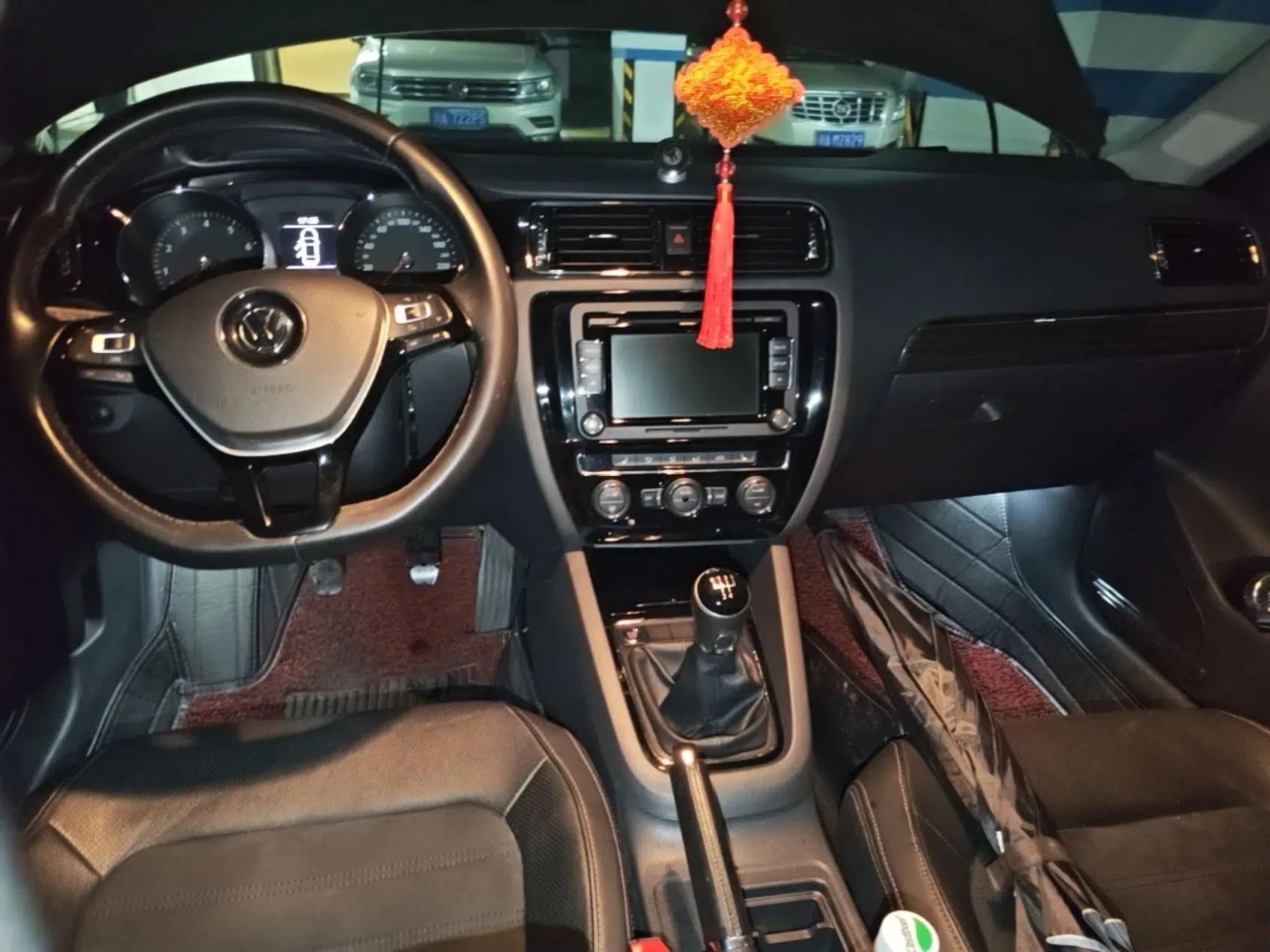 Volkswagen Sagitar 2015 230TSI Manual Luxury Edition — миниатюра 9