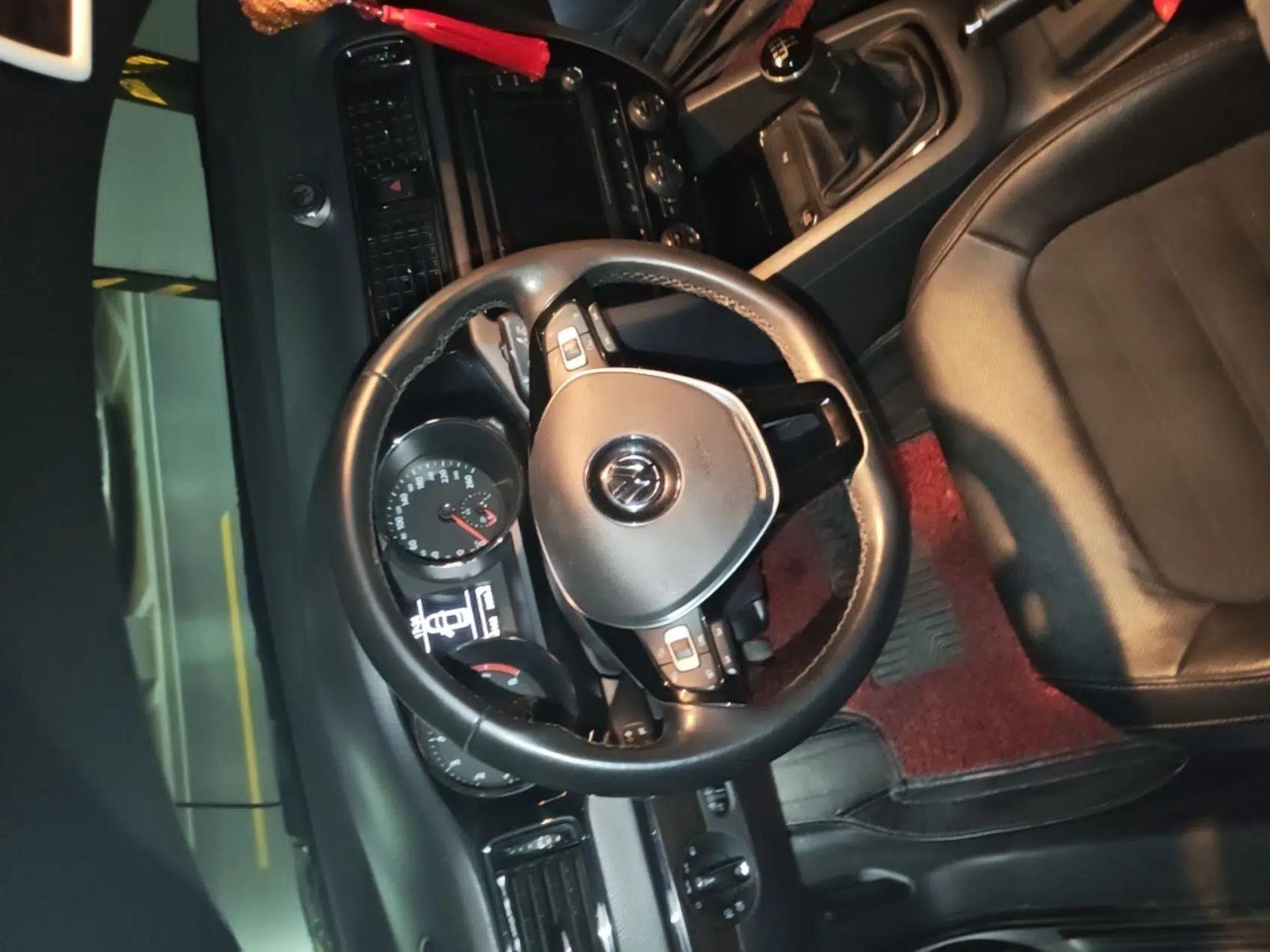 Volkswagen Sagitar 2015 230TSI Manual Luxury Edition — миниатюра 10