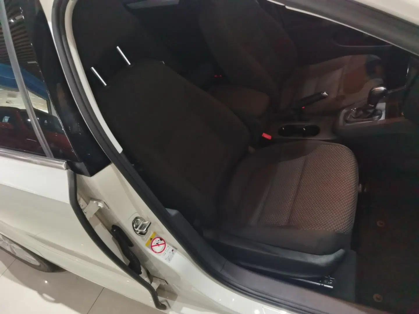 Volkswagen Sagitar 2014 Revised Version 1.6L Automatic Leading Edition — миниатюра 24