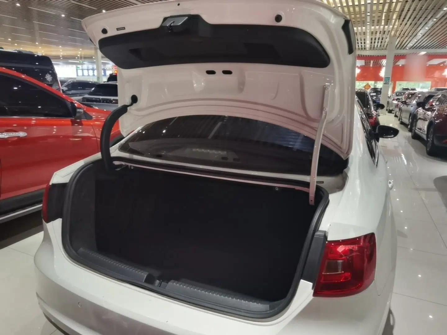 Volkswagen Sagitar 2014 Revised Version 1.6L Automatic Leading Edition — миниатюра 27