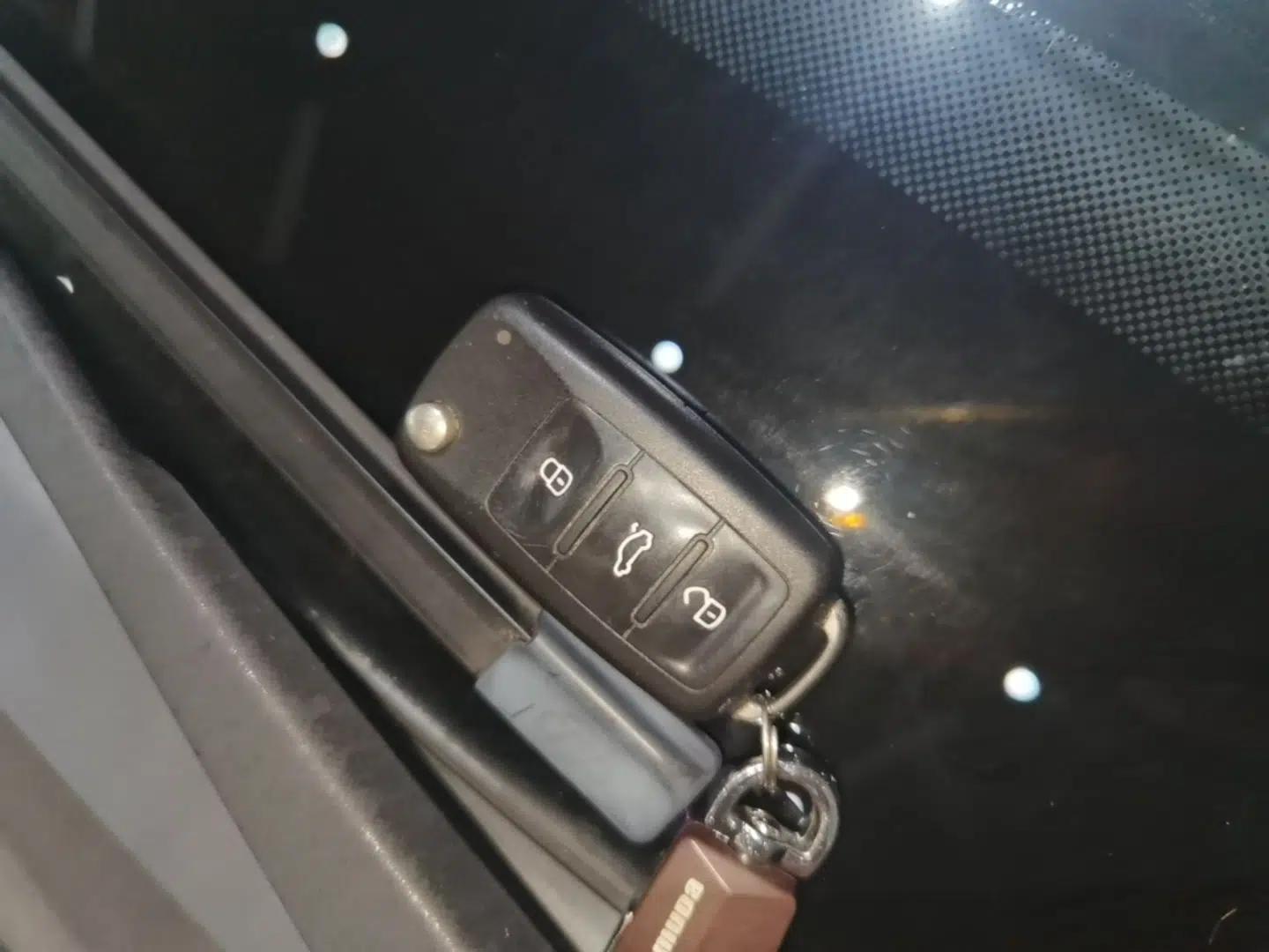 Volkswagen Sagitar 2014 Revised Version 1.6L Automatic Leading Edition — миниатюра 28