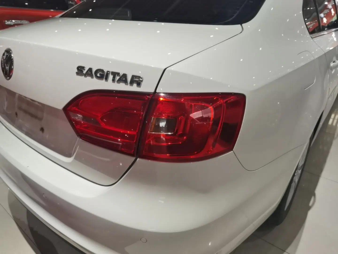 Volkswagen Sagitar 2014 Revised Version 1.6L Automatic Leading Edition — миниатюра 9