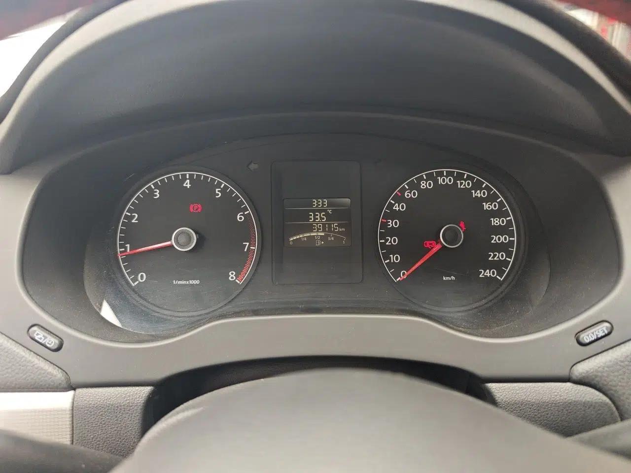 Volkswagen Sagitar 2014 Revised Version 1.6L Manual Comfort Edition — миниатюра 11