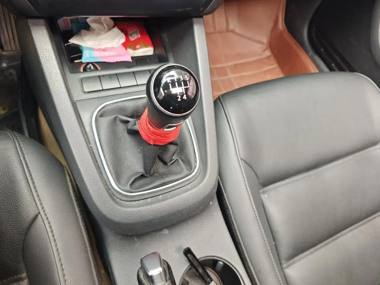 Volkswagen Sagitar 2014 Revised Version 1.6L Manual Comfort Edition — миниатюра 14
