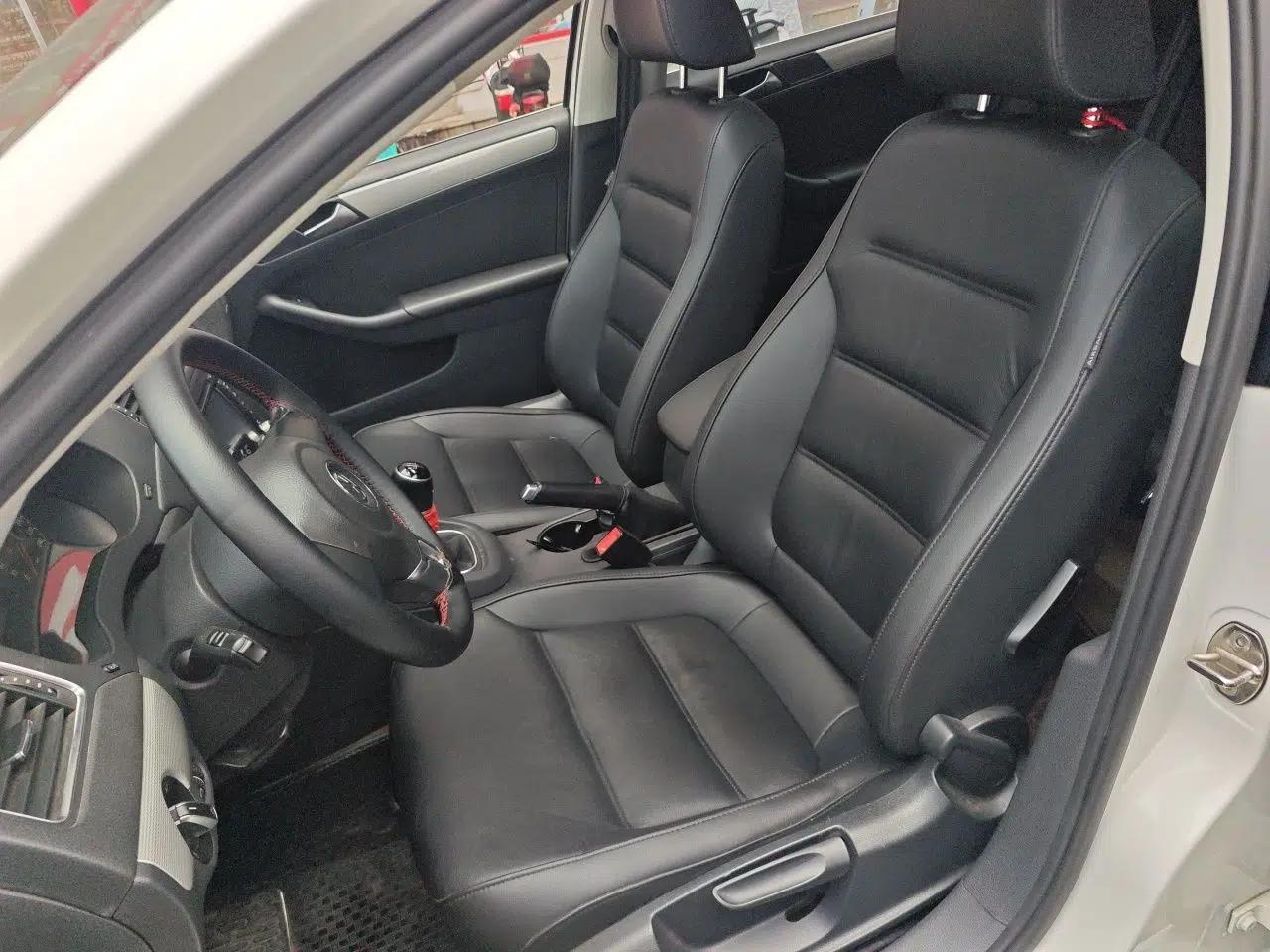 Volkswagen Sagitar 2014 Revised Version 1.6L Manual Comfort Edition — миниатюра 15