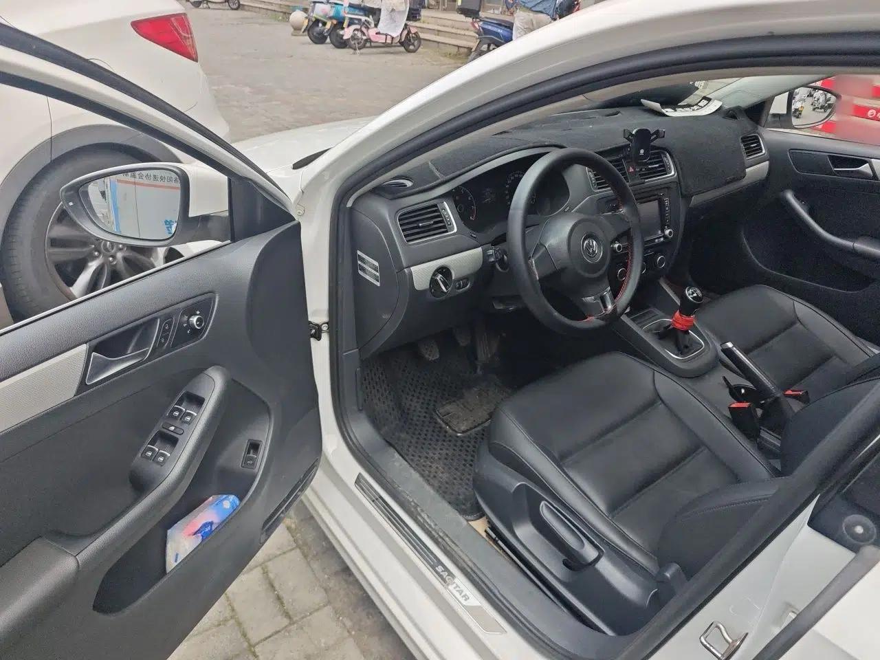 Volkswagen Sagitar 2014 Revised Version 1.6L Manual Comfort Edition — миниатюра 16