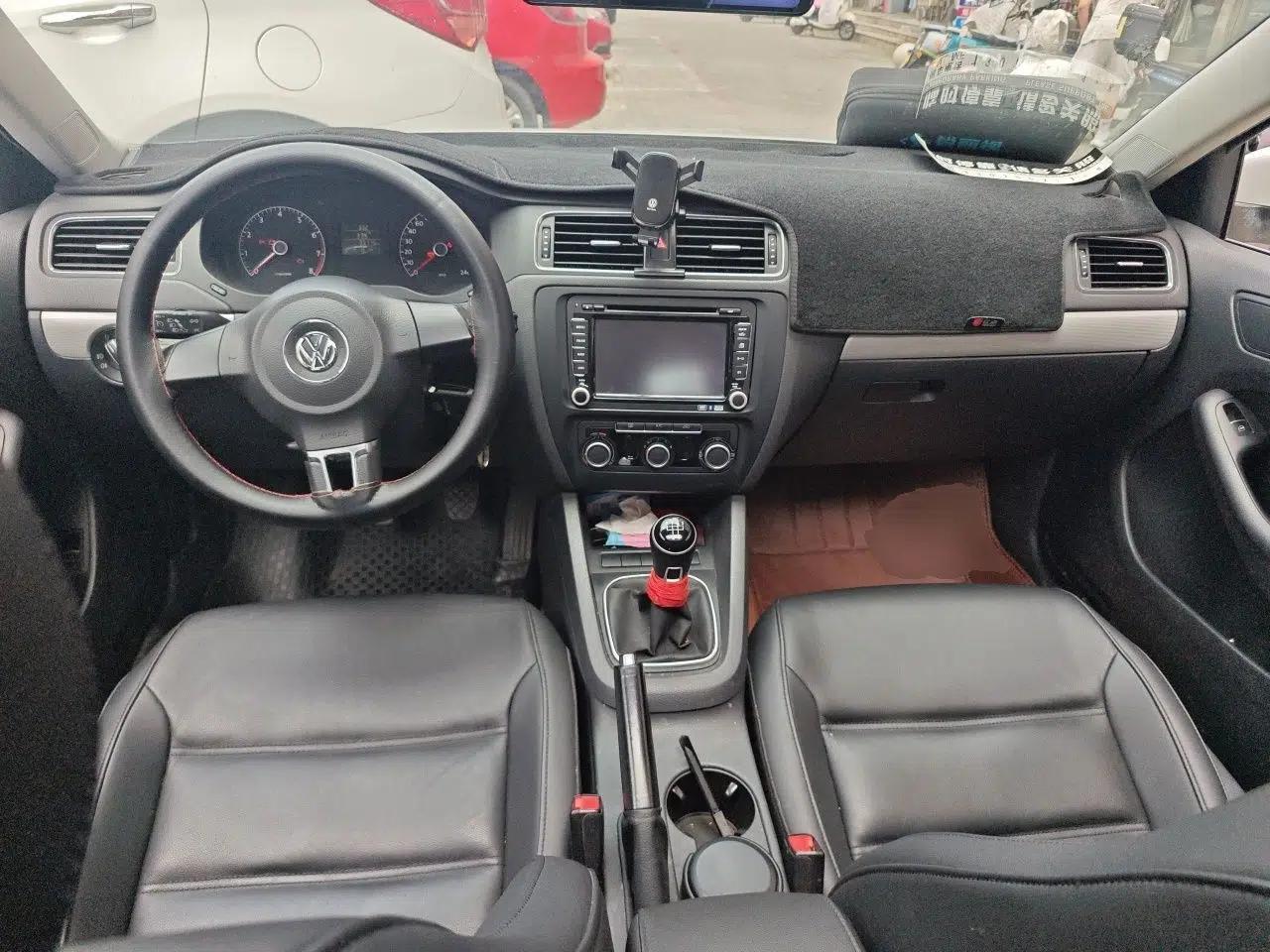 Volkswagen Sagitar 2014 Revised Version 1.6L Manual Comfort Edition — миниатюра 9