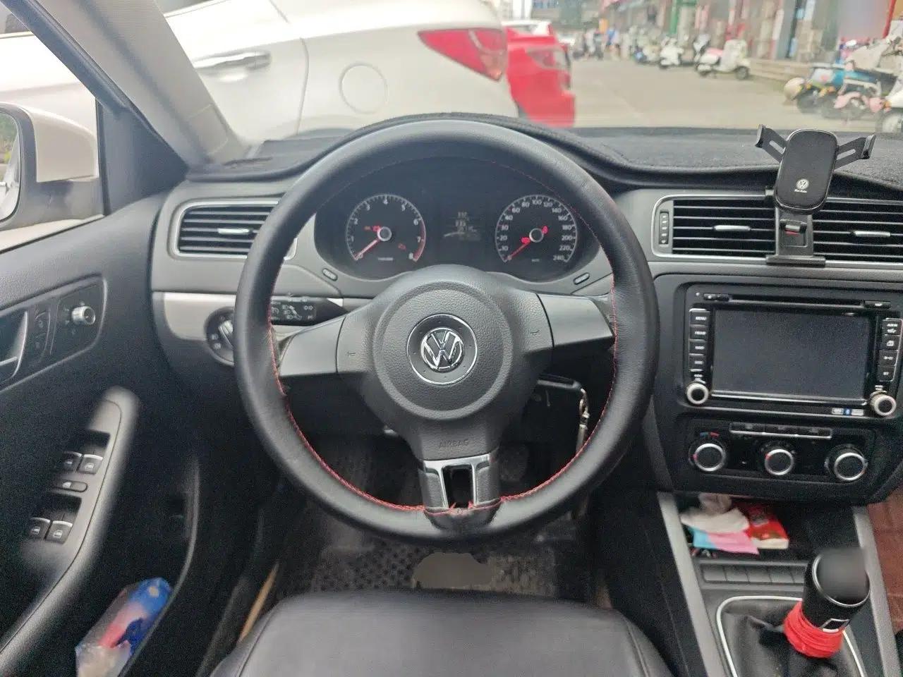 Volkswagen Sagitar 2014 Revised Version 1.6L Manual Comfort Edition — миниатюра 10