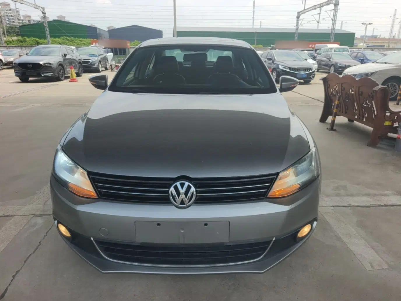 Volkswagen Sagitar 2014 Revised Version 1.6L Automatic Comfort Edition — миниатюра 2