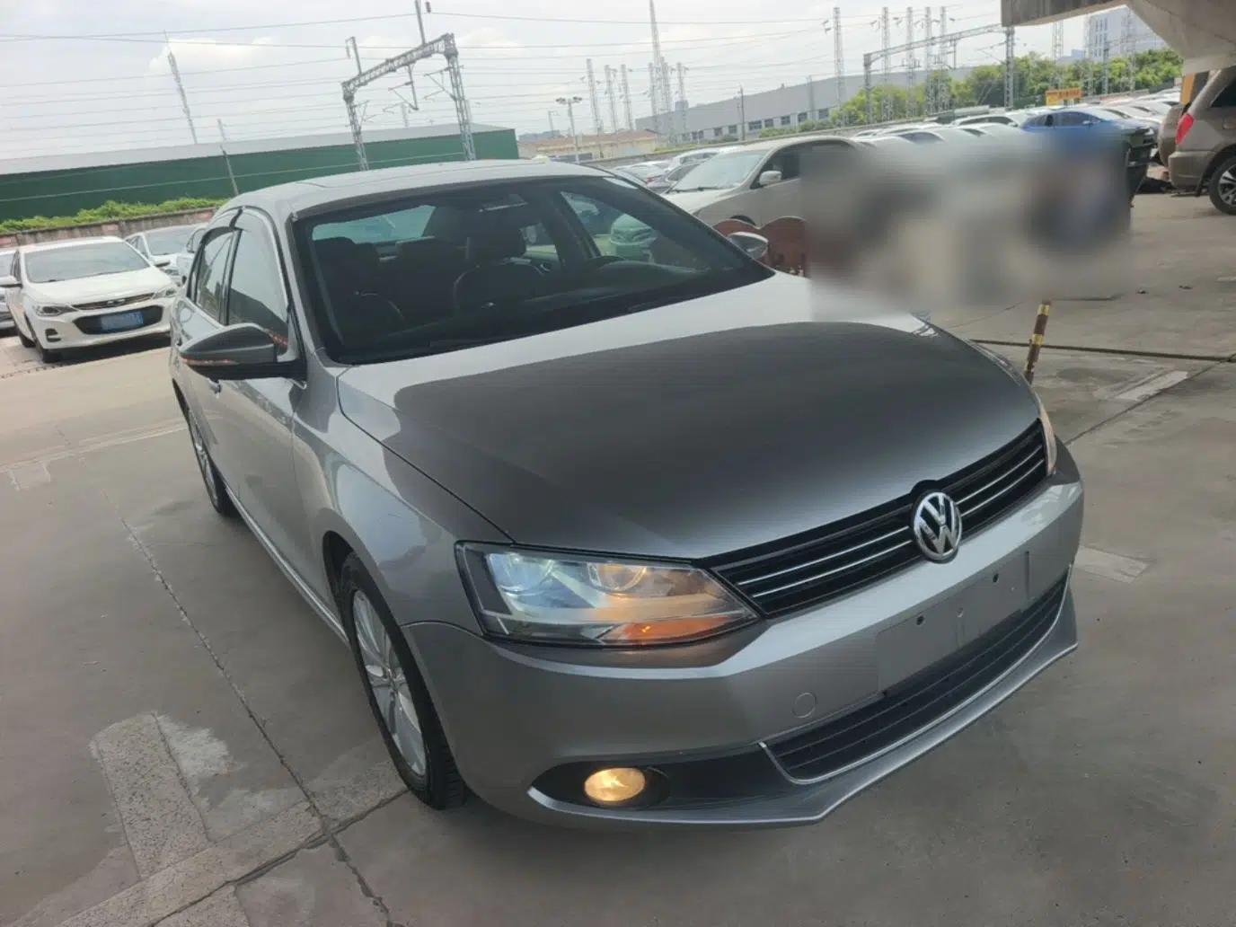 Volkswagen Sagitar 2014 Revised Version 1.6L Automatic Comfort Edition — миниатюра 3