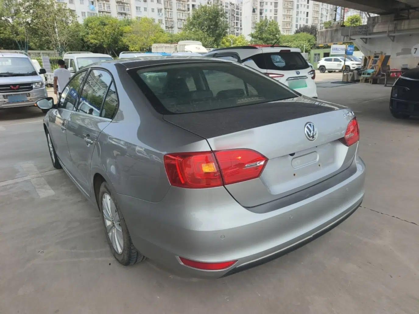 Volkswagen Sagitar 2014 Revised Version 1.6L Automatic Comfort Edition — миниатюра 4