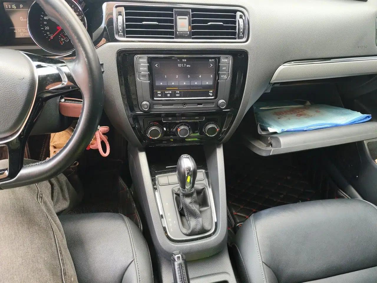 Volkswagen Sagitar 2015 230TSI Automatic Comfort Version — миниатюра 13