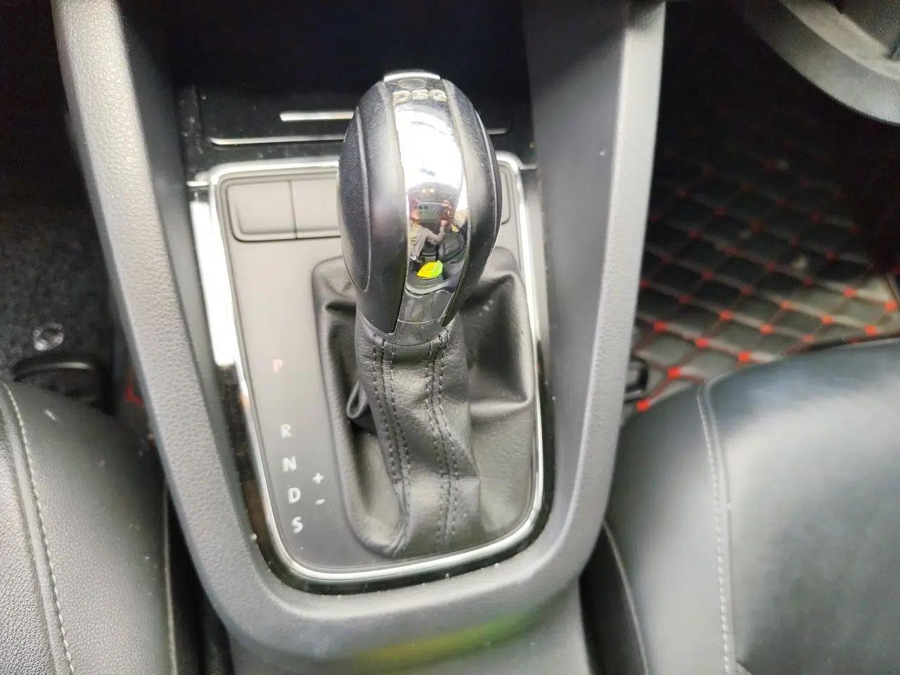 Volkswagen Sagitar 2015 230TSI Automatic Comfort Version — миниатюра 14