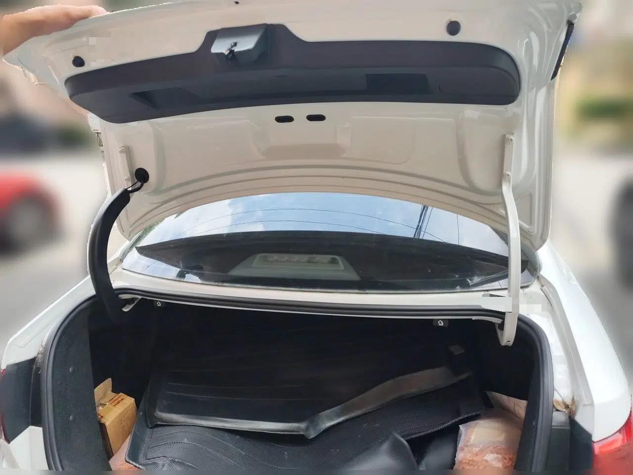 Volkswagen Sagitar 2015 230TSI Automatic Comfort Version — миниатюра 19