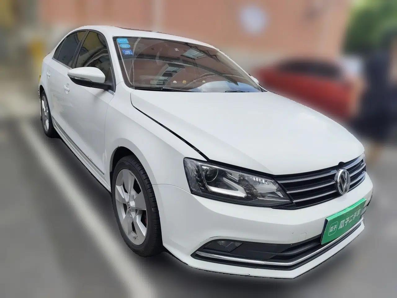 Volkswagen Sagitar 2015 230TSI Automatic Comfort Version — миниатюра 3