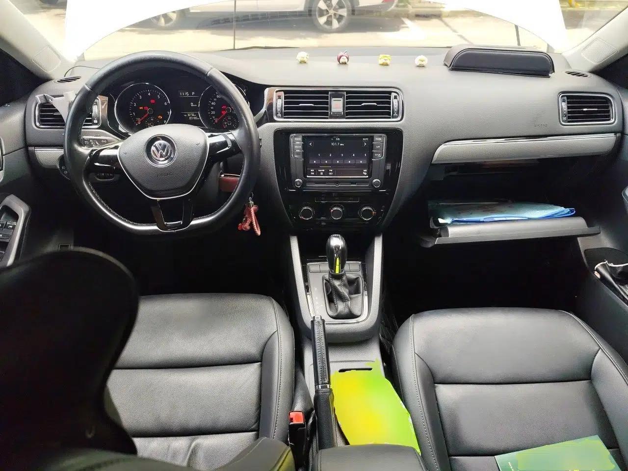 Volkswagen Sagitar 2015 230TSI Automatic Comfort Version — миниатюра 9