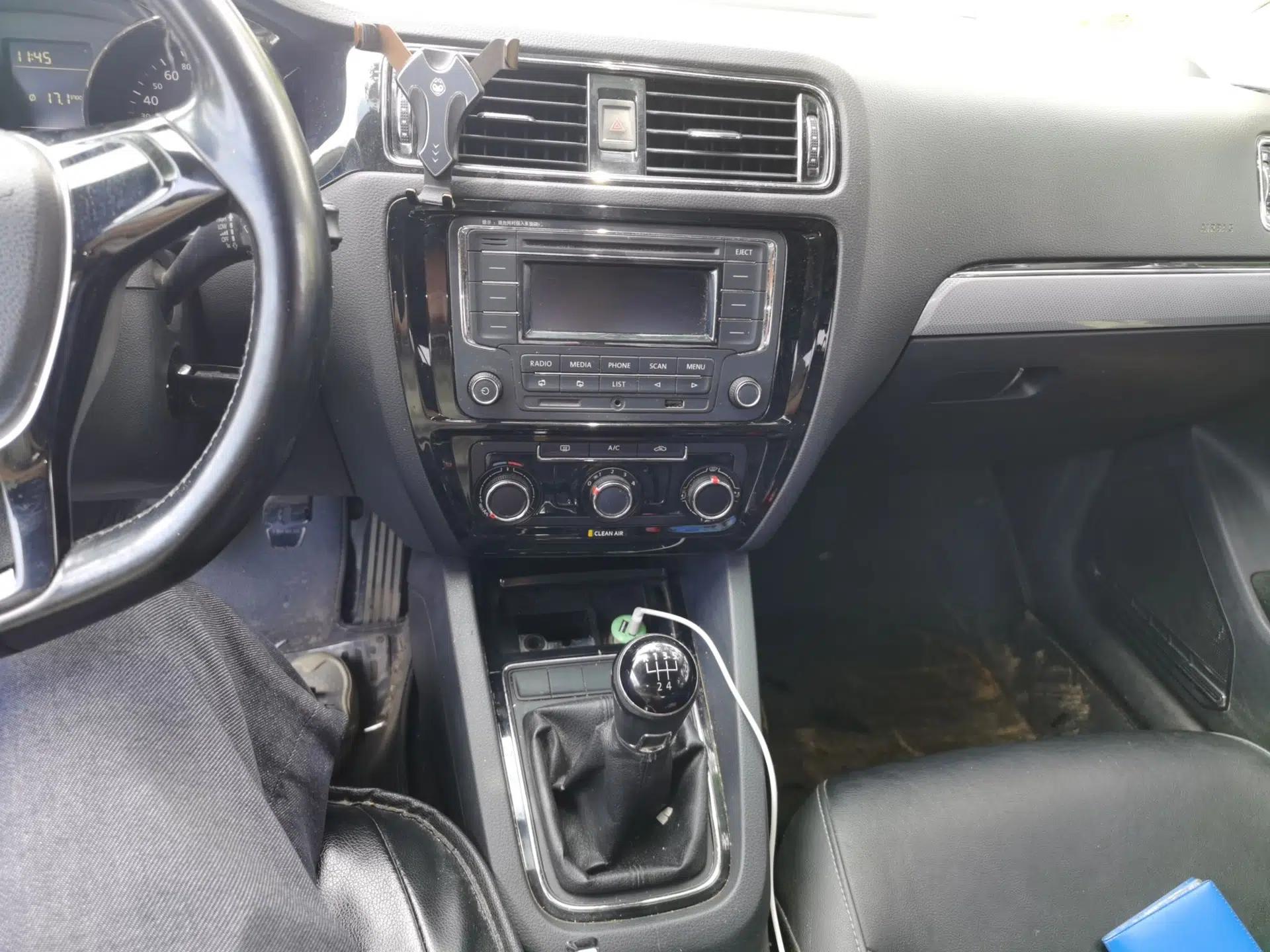 Volkswagen Sagitar 2015 230TSI Manual Comfort Version — миниатюра 13